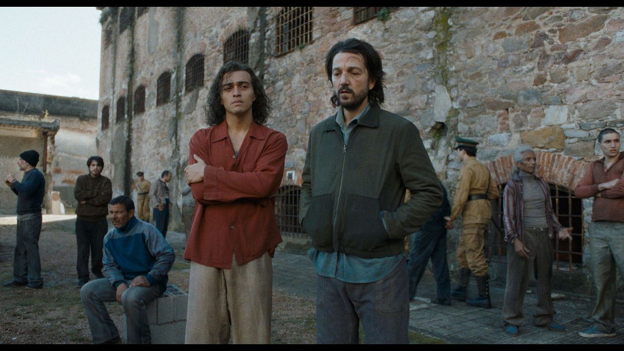 Kiss Of The Spider Woman : Photo Diego Luna, Tonatiuh