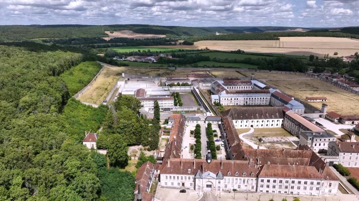 À l'ombre de l'abbaye de Clairvaux : Photo