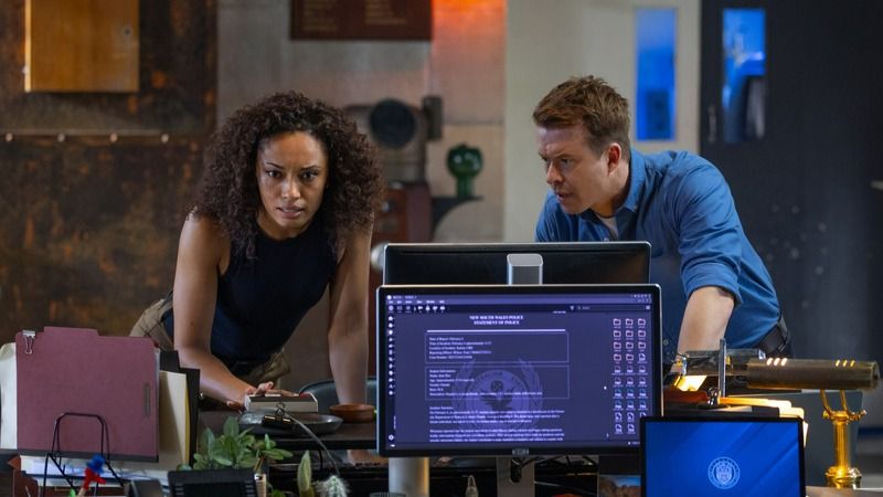 NCIS: Sydney : Photo Olivia Swann, Todd Lasance