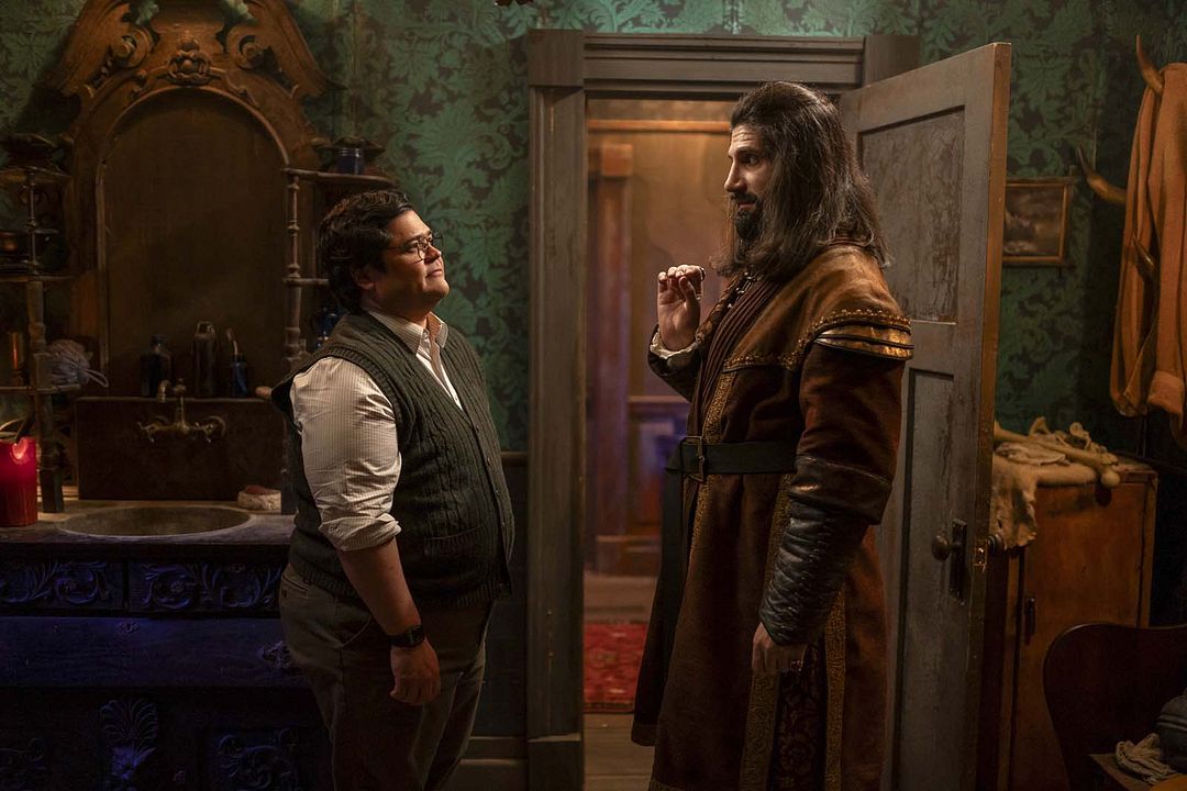 What We Do In The Shadows : Photo Kayvan Novak, Harvey Guillen