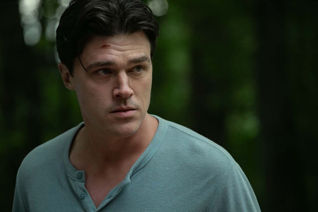 Don't Move : Photo Finn Wittrock