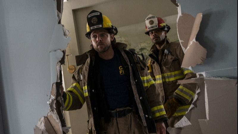 Fire Country : Photo Jordan Calloway, Max Thieriot