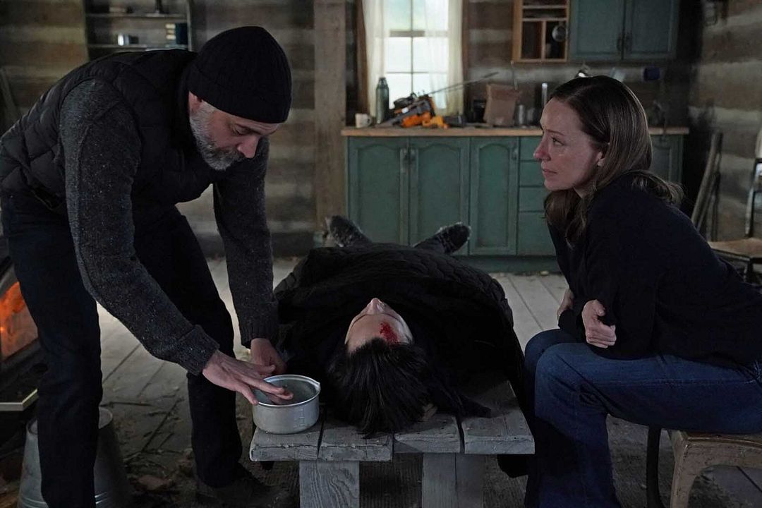 Dr Amy : Photo Omar Metwally, Molly Parker