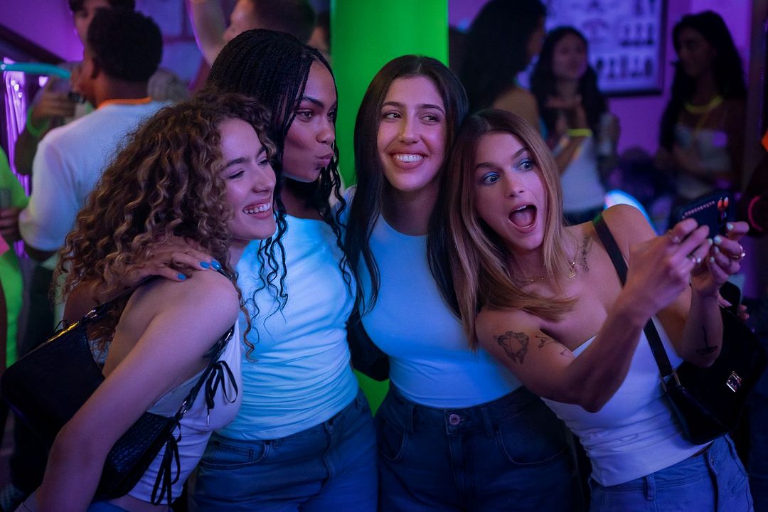 Roommates : Photo Sadie Sandler, Chloe East, Bella Murphy, Jaya Harper