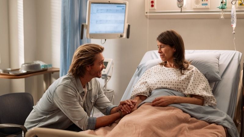 Retour à Sullivan's Crossing : Photo Andrea Menard, Chad Michael Murray