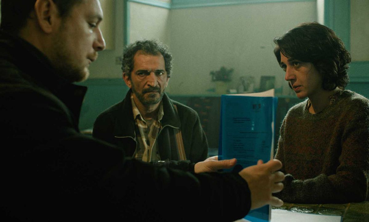 L’Étrangère : Photo Alexis Manenti, Amr Waked, Zar Amir