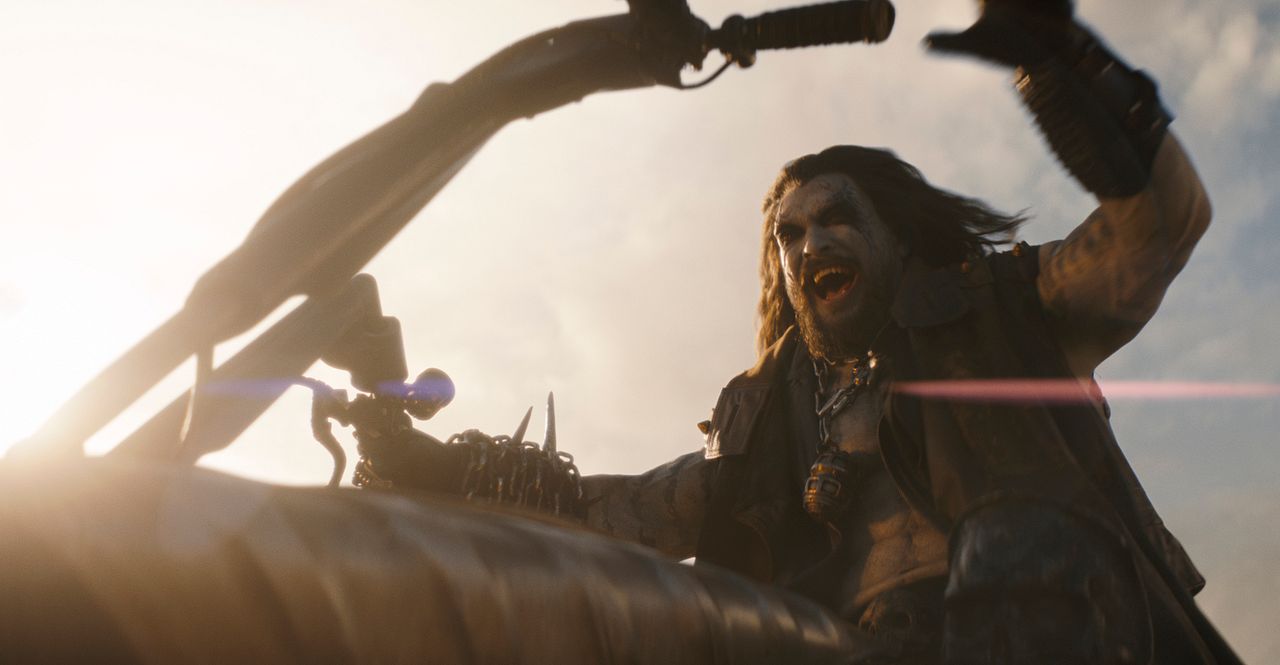 Supergirl : Photo Jason Momoa