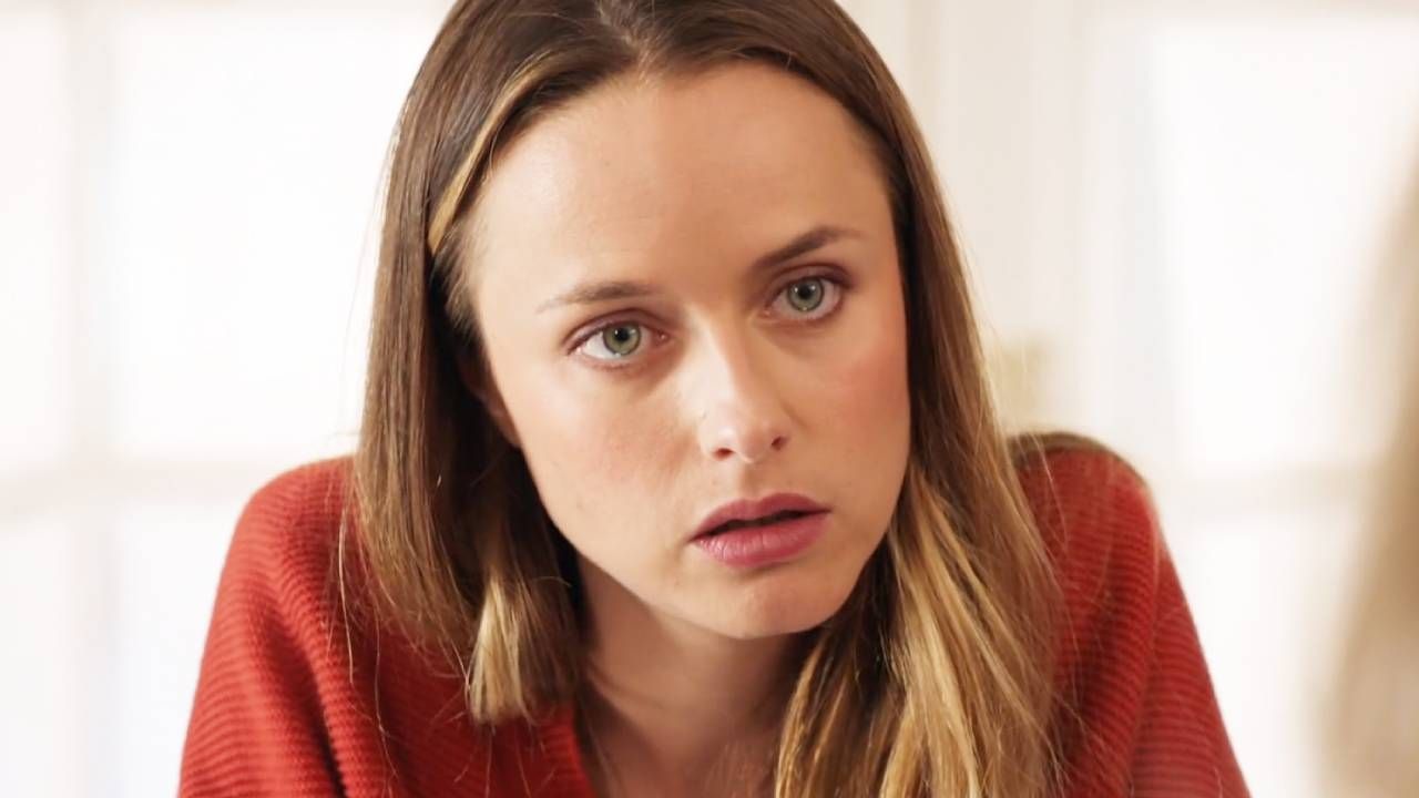 Demain nous appartient: "Sofia commence par tomber sous son charme avant de  tomber de haut", confie Noémie Pontreau - News Séries à la TV - AlloCiné