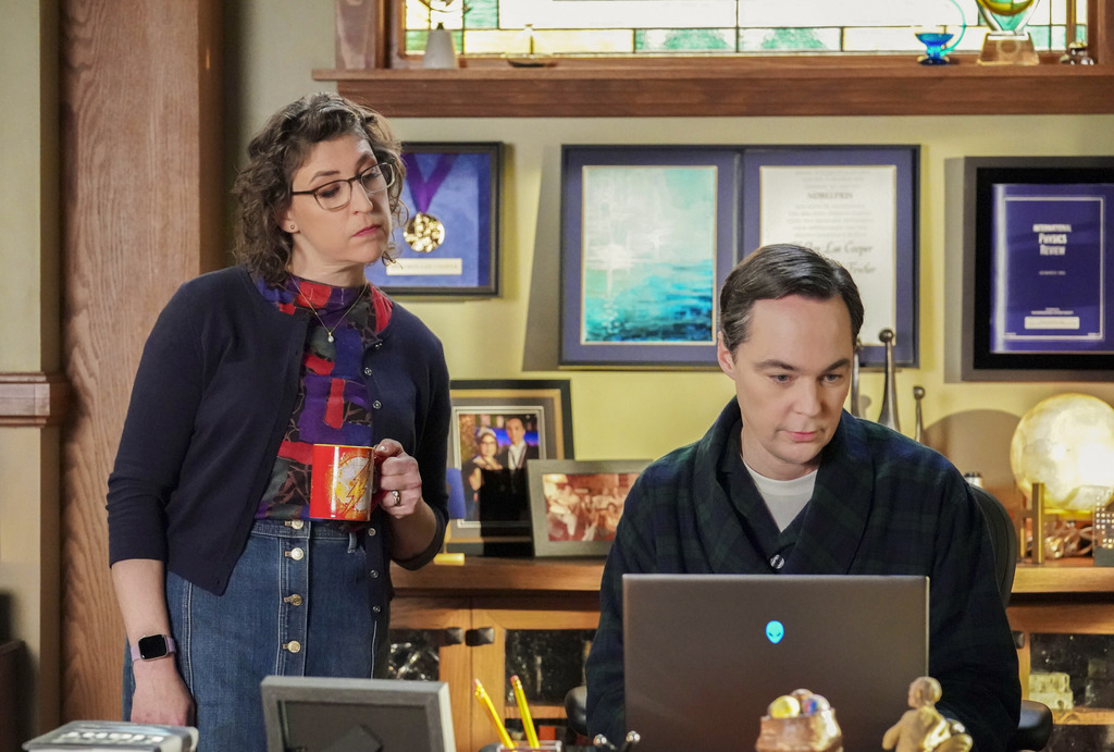 Young Sheldon : Photo Jim Parsons, Mayim Bialik