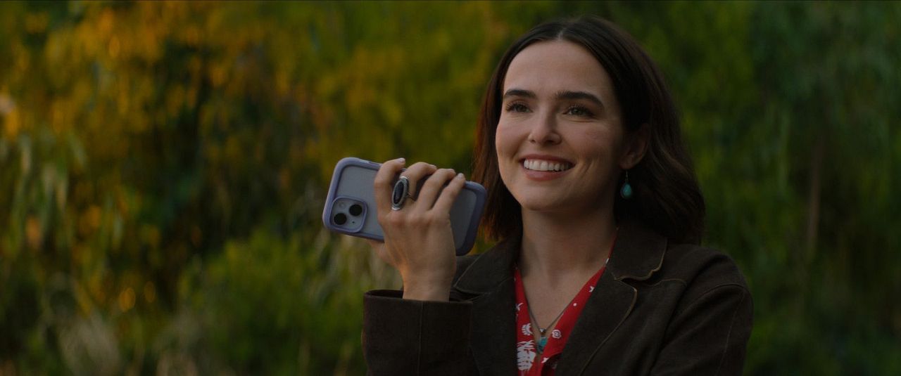 Voicemails For Isabelle : Photo Zoey Deutch