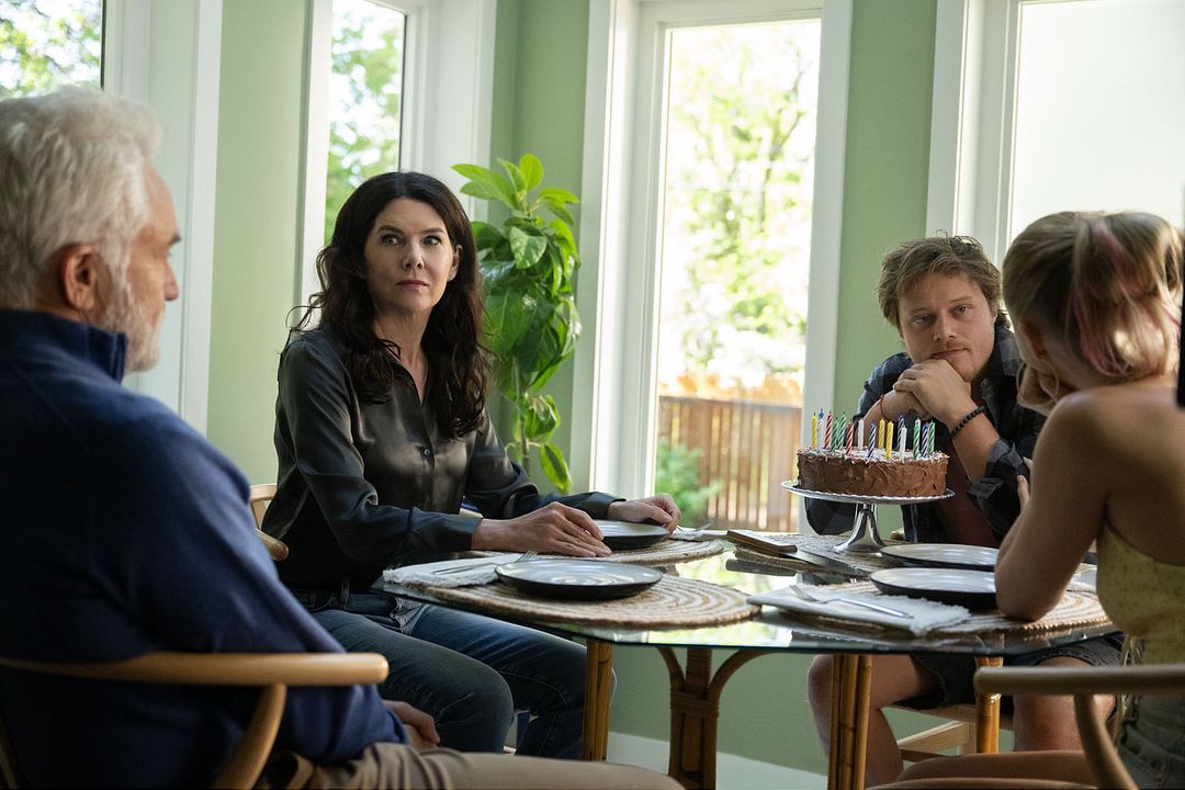 Reminders Of Him : Photo Bradley Whitford, Rudy Pankow, Maika Monroe, Lauren Graham