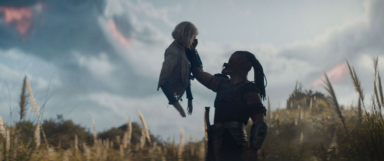 Predator: Badlands : Photo Dimitrius Schuster-Koloamatangi, Elle Fanning