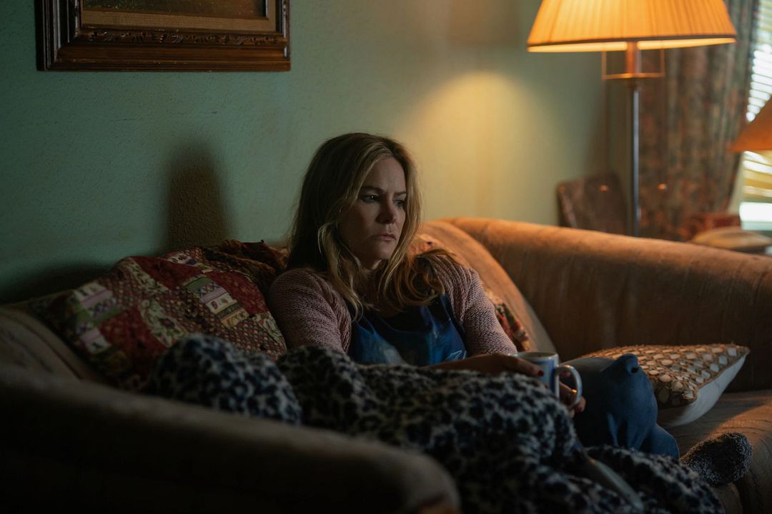 Night Always Comes : Photo Jennifer Jason Leigh
