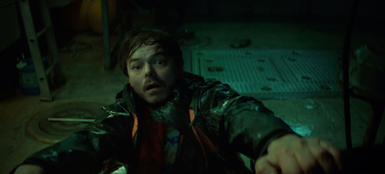 Below : Photo Charlie Heaton