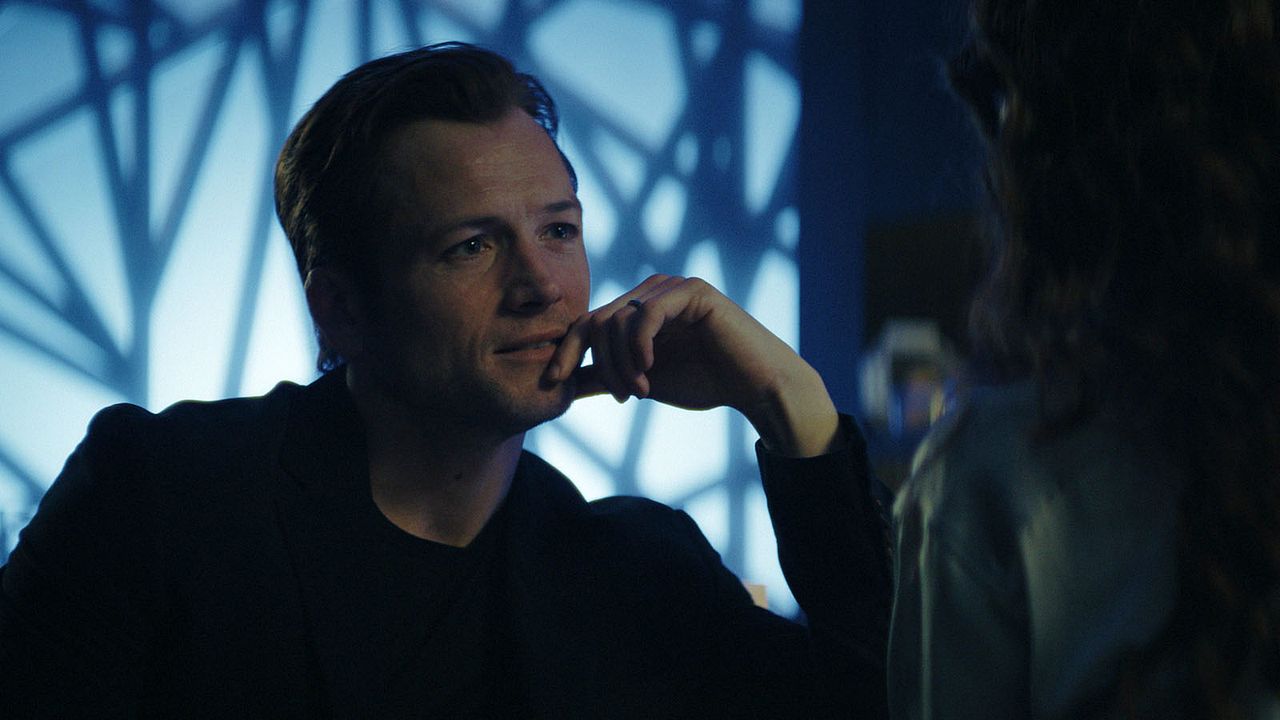 Smoke : Photo Taron Egerton