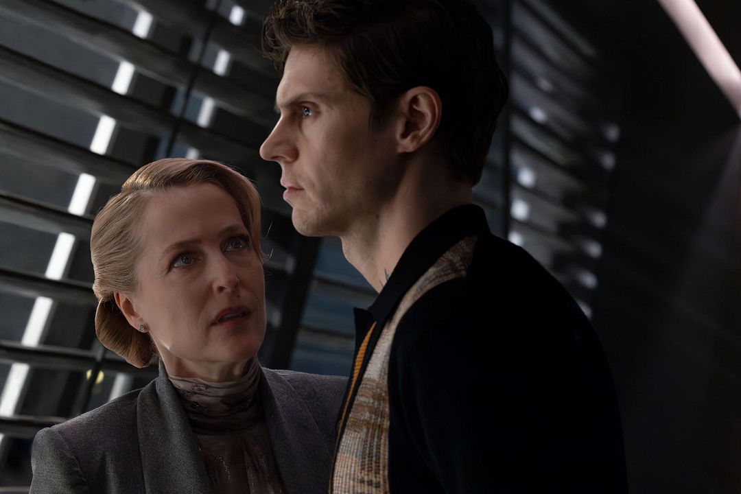 Tron: Ares : Photo Evan Peters, Gillian Anderson