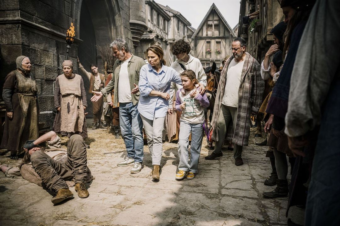 Loups-Garous : Photo Suzanne Clément, Jean Reno, Franck Dubosc, Raphaël Romand, Alizée Caugnies