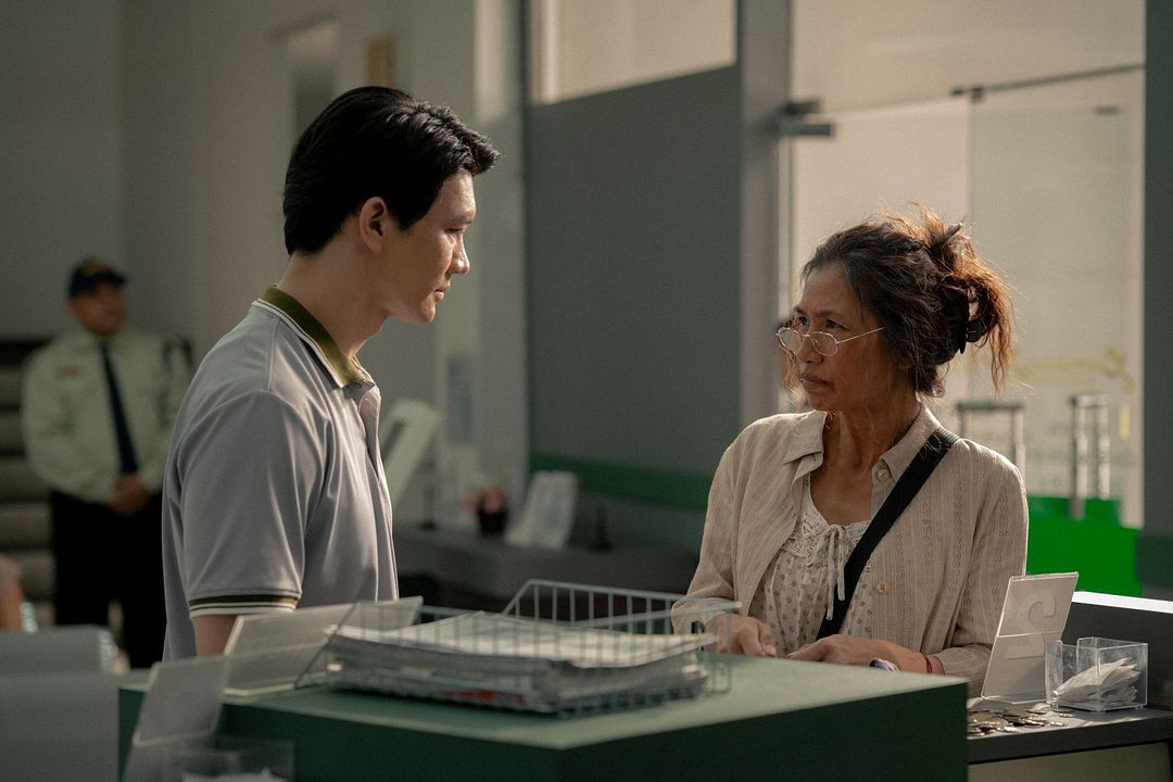 Everybody Loves Me When I'm Dead : Photo Theeradej Wongpuapan