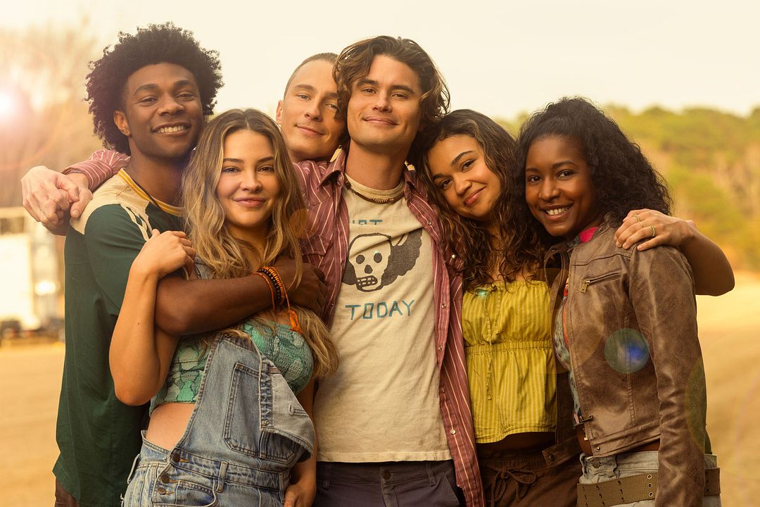 Photo Jonathan Daviss, Madelyn Cline, Carlacia Grant, Drew Starkey, Chase Stokes, Madison Bailey