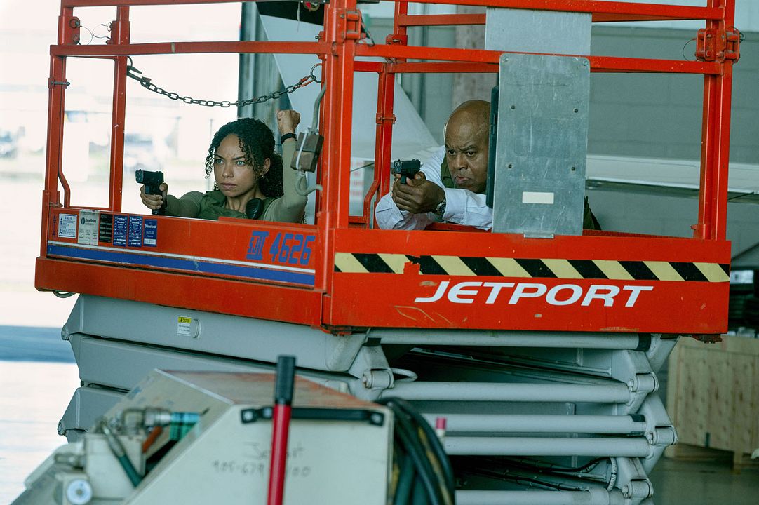 Sur tes traces : Photo Logan Browning, Chi McBride