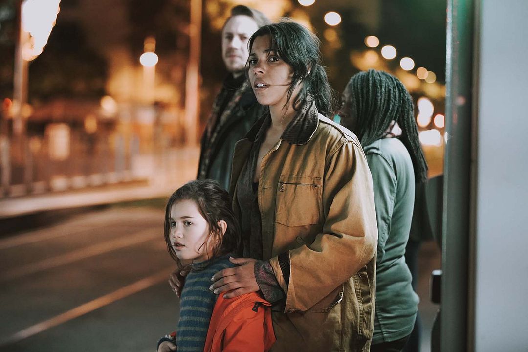 Aux jours qui viennent : Photo Zita Hanrot, Bastien Bouillon