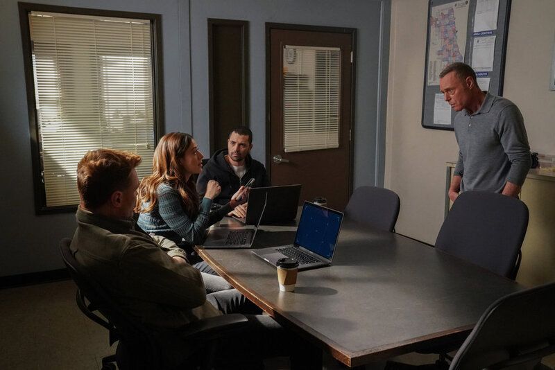 Chicago Police Department : Photo Benjamin Levy, Patrick John Flueger, Jason Beghe, Marina Squerciati