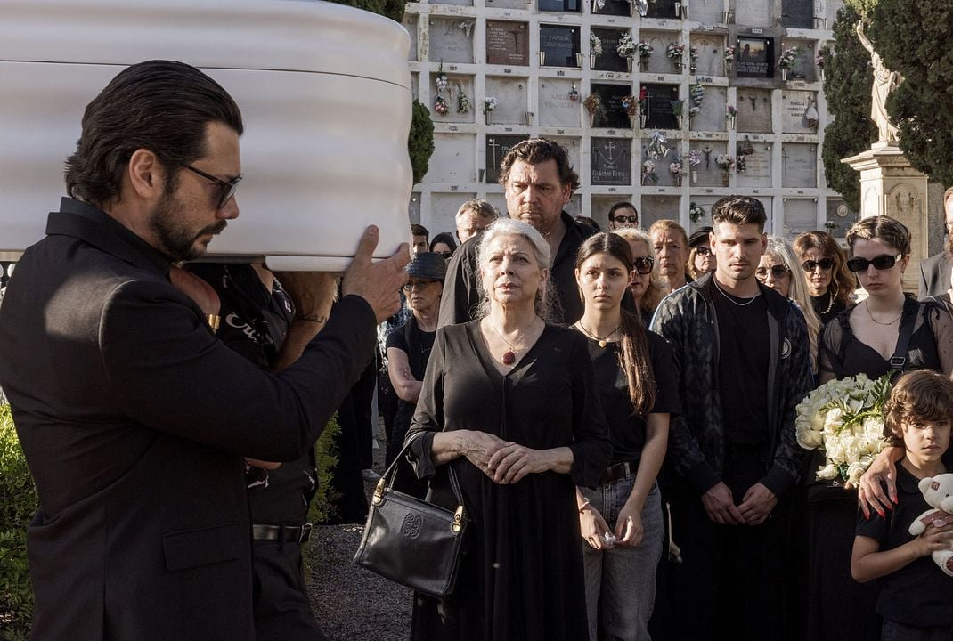Photo Kiti Manver, Nonna Cardoner, Álvaro Morte, Hovik Keuchkerian, Camino Fernandez