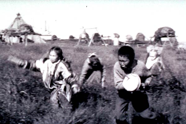 7 chants de la Toundra : Photo Markku Lehmuskallio, Anastasia Lapsui