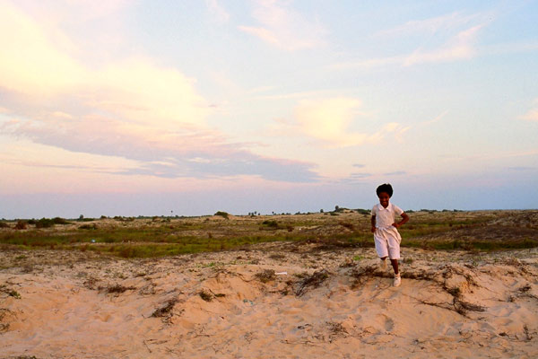 La Terre abandonnée : Photo Vimukthi Jayasundara