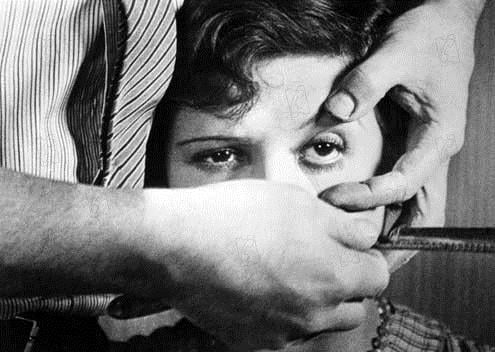 Un Chien andalou : Photo Luis Buñuel, Simone Mareuil