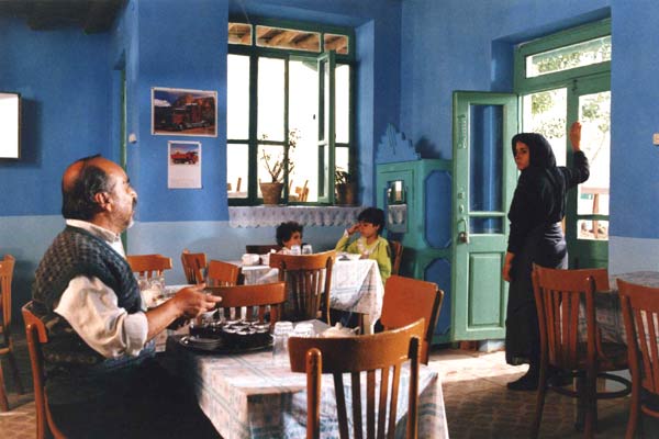 Café transit : Photo Fereshteh Sadre Orafaee, Kambuzia Partovi