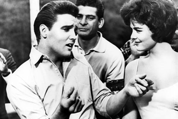 Un Direct au coeur : Photo Phil Karlson, Elvis Presley
