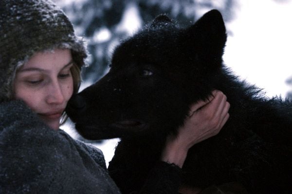 La Jeune fille et les loups : Photo Laetitia Casta