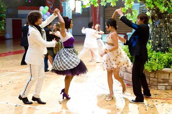 High School Musical 3 : nos années lycée : Photo Corbin Bleu, Monique Coleman, Zac Efron, Vanessa Hudgens, Kenny Ortega