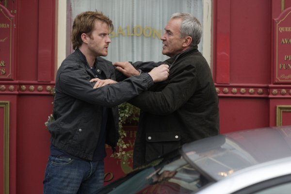 Photo Robert Kazinsky, Larry Lamb