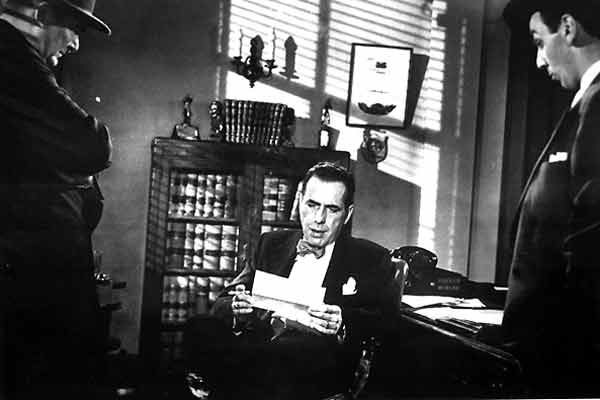 La Femme à abattre : Photo Humphrey Bogart, Bretaigne Windust, Raoul Walsh