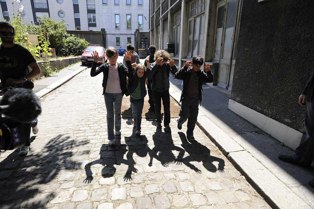 Les mains en l'air : Photo Romain Goupil