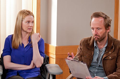 The Big C : Photo John Benjamin Hickey, Laura Linney