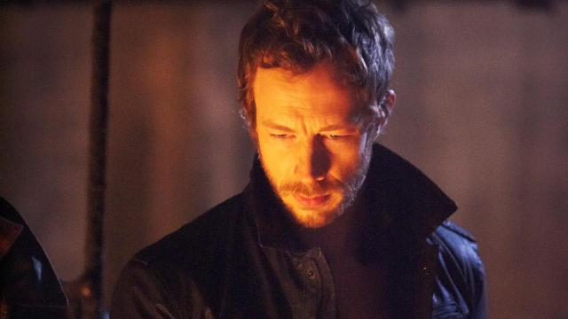 Lost Girl : Photo Kris Holden-Ried
