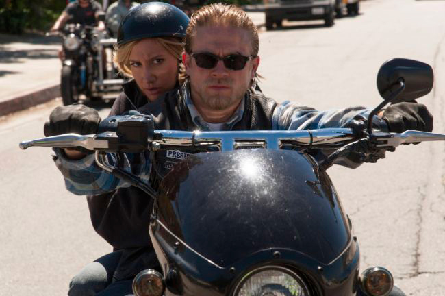 Sons of Anarchy : Photo Ashley Tisdale, Charlie Hunnam