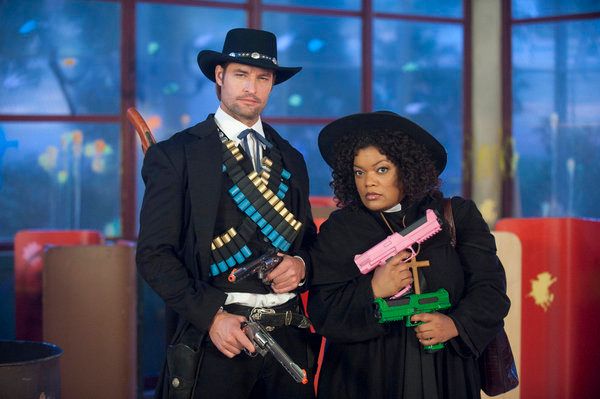 Community : Photo Josh Holloway, Yvette Nicole Brown