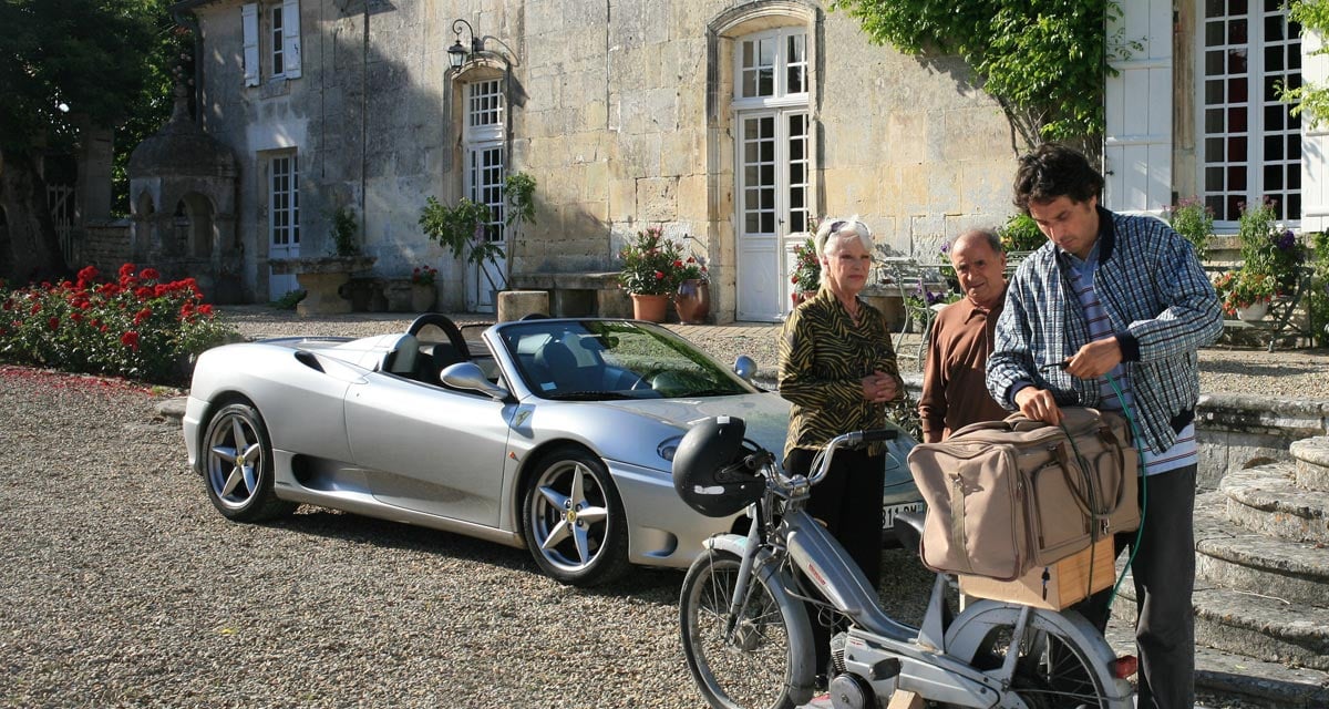 Au bas de l'échelle : Photo Claude Brasseur, Bernadette Lafont, Vincent Elbaz