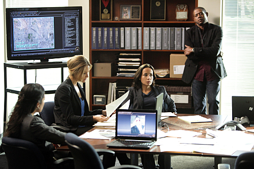 Criminal Minds: Suspect Behavior : Photo Beau Garrett, Janeane Garofalo, Karen Olivo, Forest Whitaker