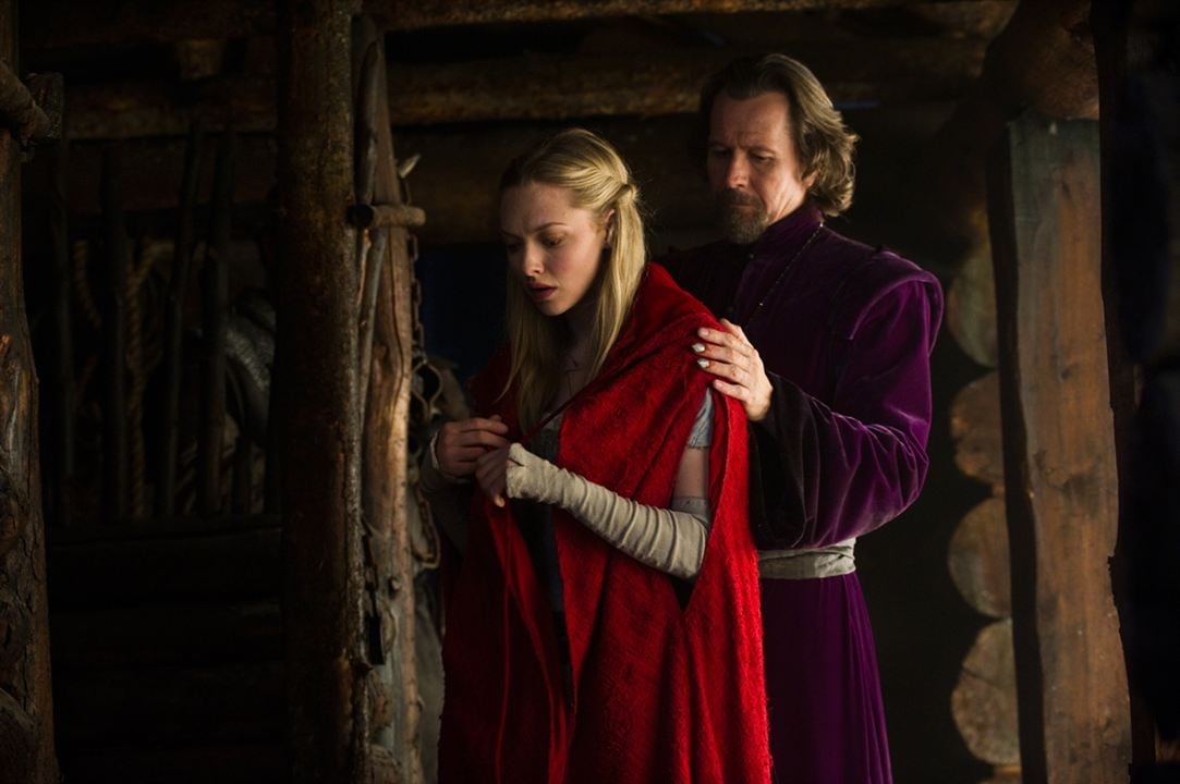 Le Chaperon Rouge : Photo Catherine Hardwicke, Amanda Seyfried, Gary Oldman