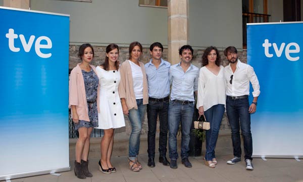 Photo Alejo Sauras, Félix Gómez, Lucía Jiménez, Marta Belaustegui, Mariona Ribas, Verónica Sánchez, Raul Peña