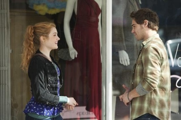 The Nine Lives of Chloe King : Photo Grey Damon, Skyler Samuels