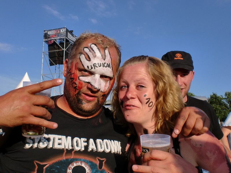 Metaller die auf Brüste starren : Photo