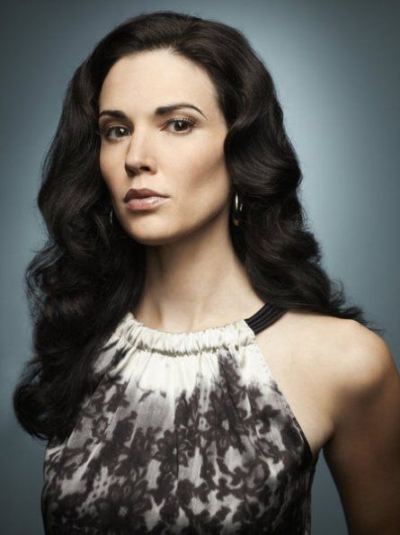 Photo Laura Mennell