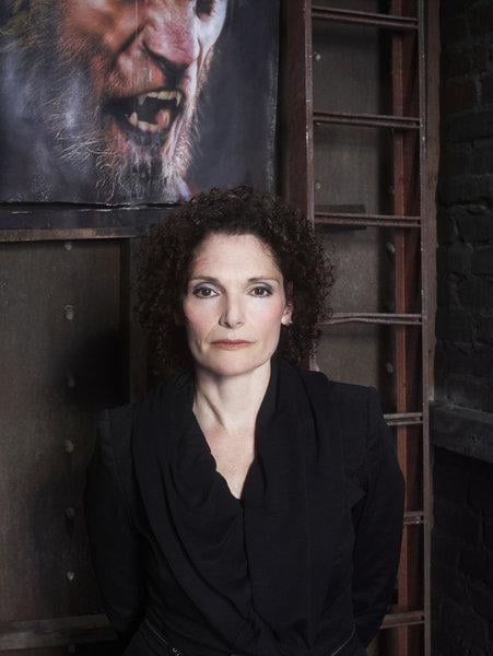 Photo Mary Elizabeth Mastrantonio