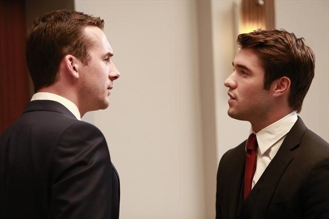 Revenge : Photo Barry Sloane, Joshua Bowman